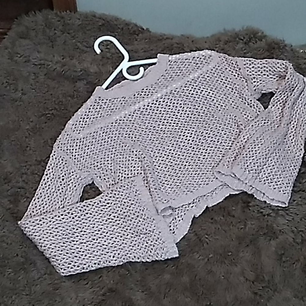 Cropped light pink sweater